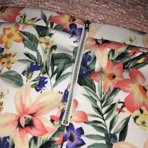 Forever 21 Bandage Skirt - Picture 5 of 8